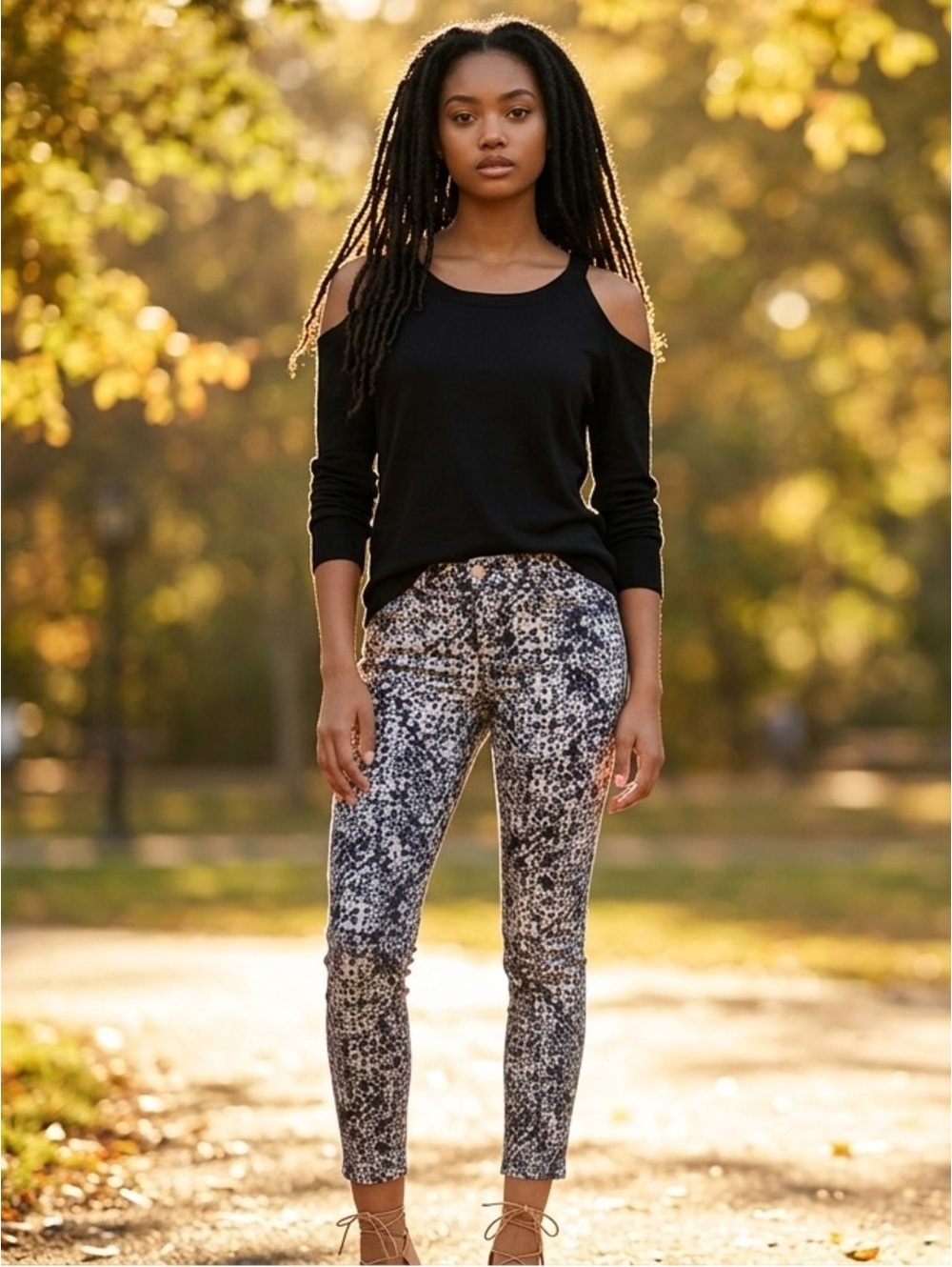 28 J Brand Printed Mid-Rise Cropped Capri Jeans in Elysium - Picture 15 of 15